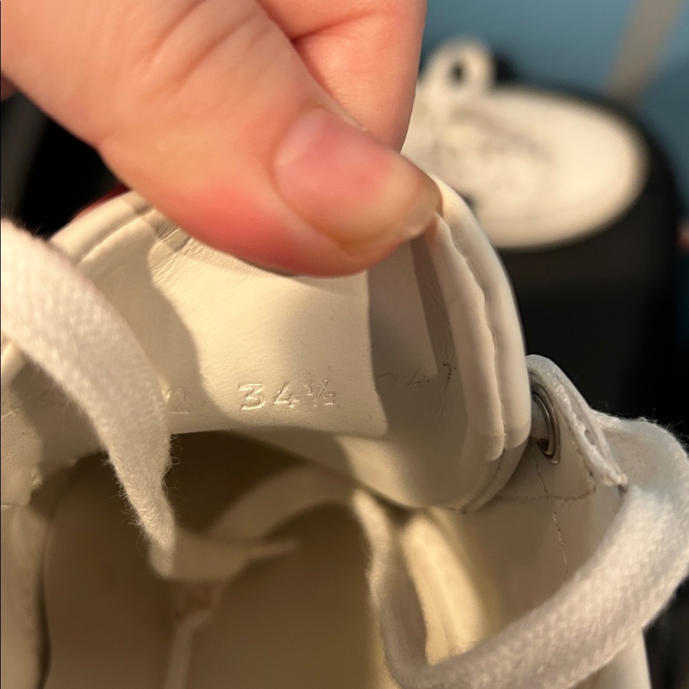 Women’s Gucci White Sneakers with bee - Picture 2 of 2